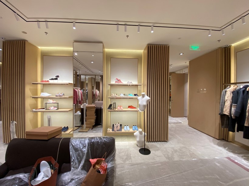 Luxury fashion retail interior lighting with LED track lights