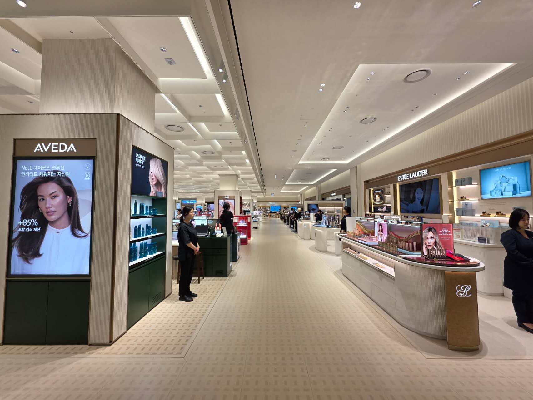 cosmetics retail lighting design with display counters