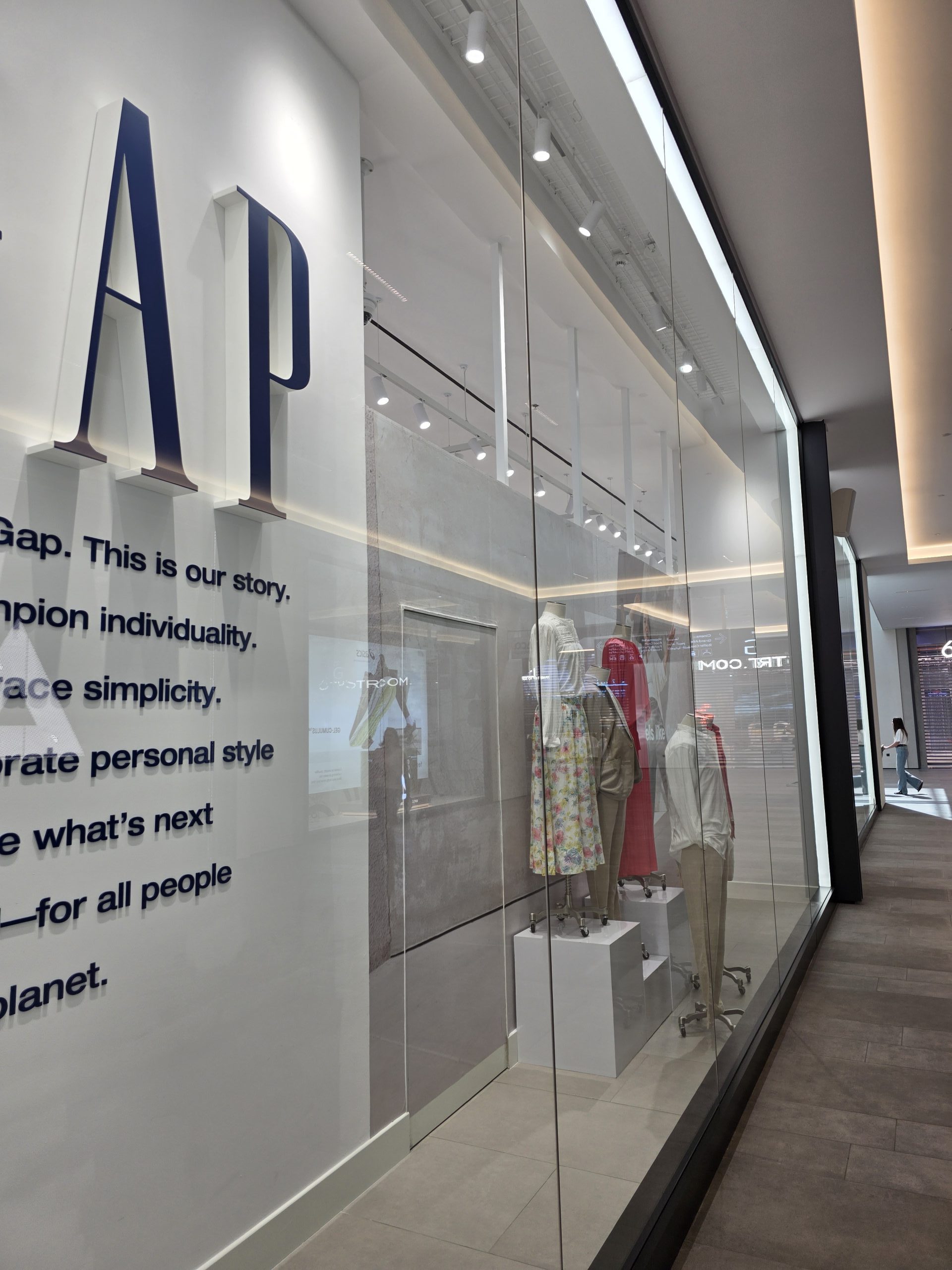 GAP clothing retail store window display lighting design