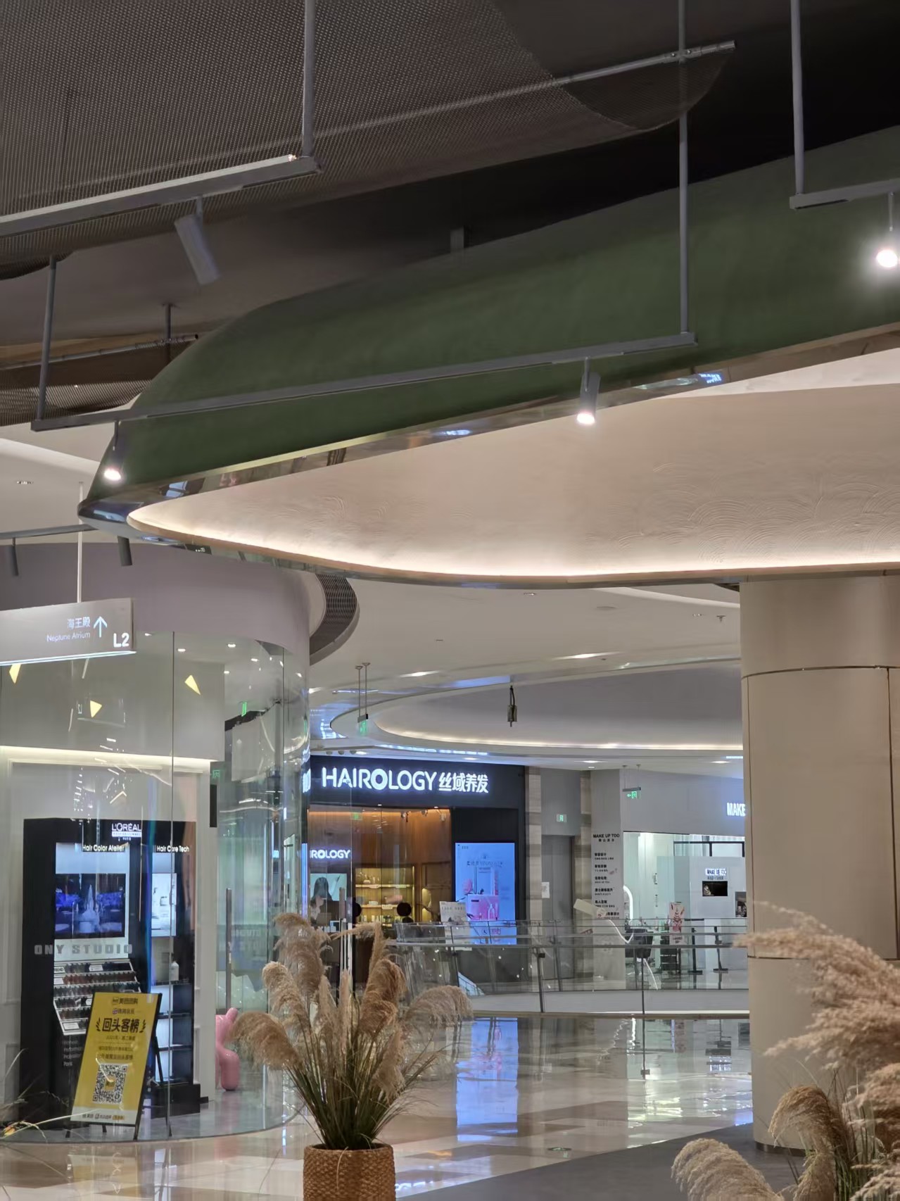 Commercial corridor lighting at Guangzhou Baiyun Airport using suspended LED track spotlights and architectural ceiling lighting.