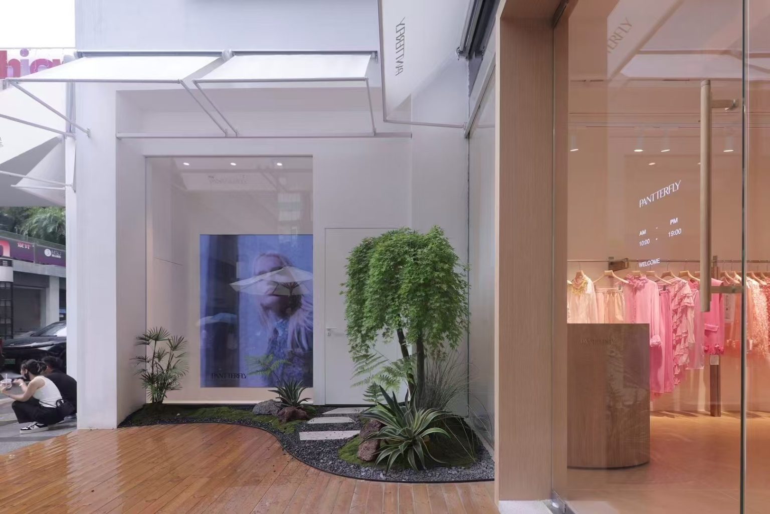 fashion boutique storefront lighting design with window display illumination