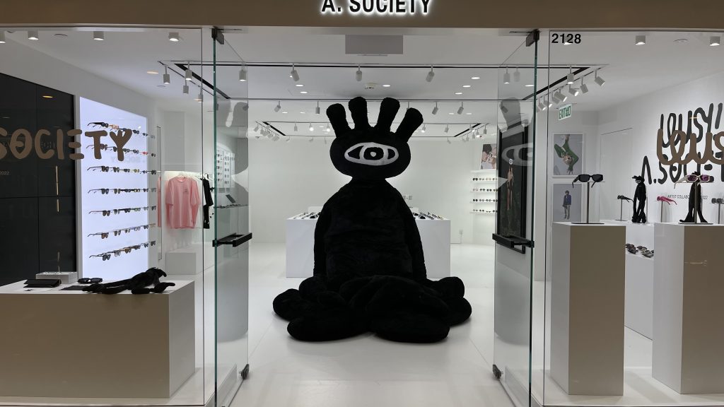 Retail store lighting using magnetic track spotlights to highlight products