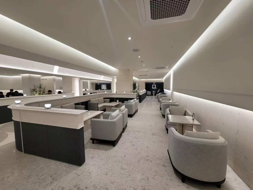 Ambient lighting in retail store using recessed downlights