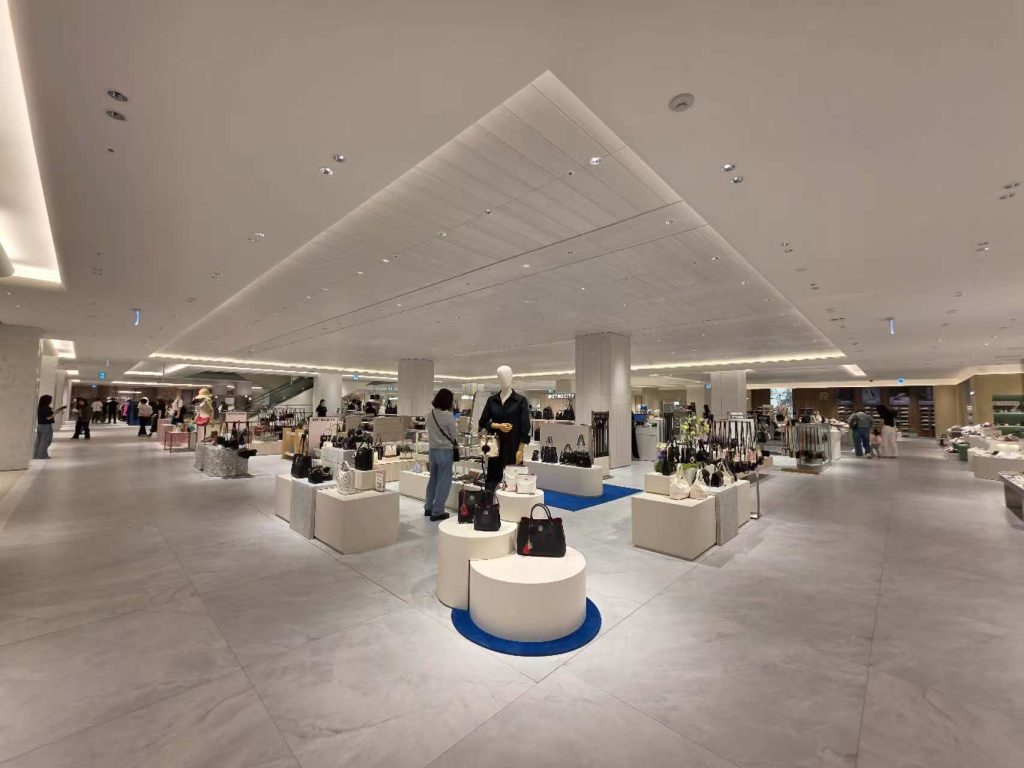 shopping mall retail atmosphere with professional track lighting system